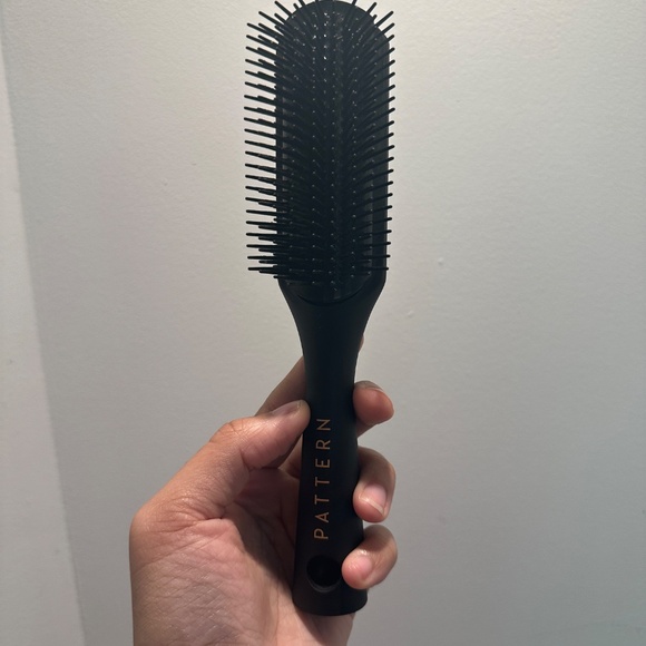 Pattern Beauty Shower Brush (Effortlessly sculpt your curls) - Picture 1 of 6